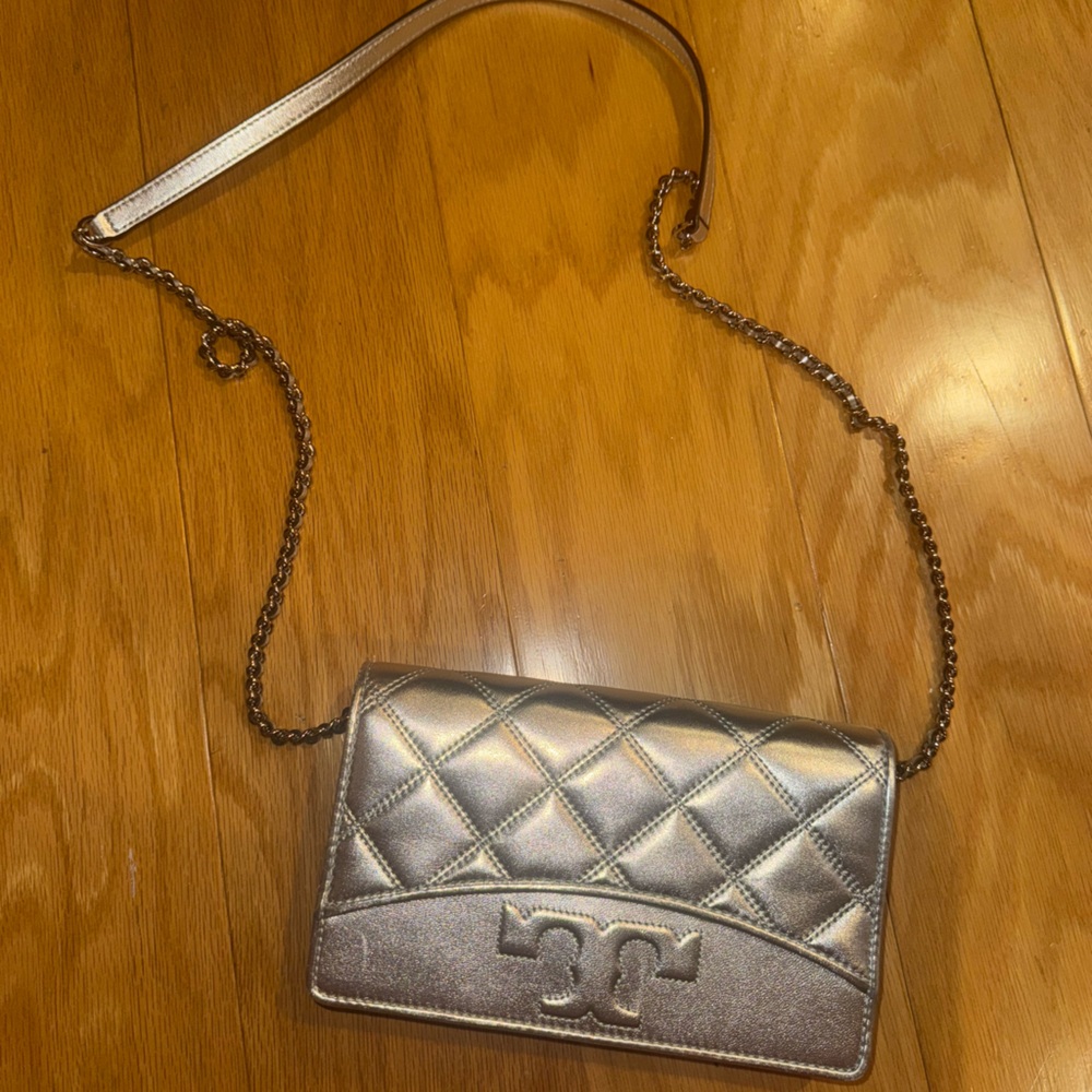 Elegant Silver Tory Burch Quilted Chain Bag